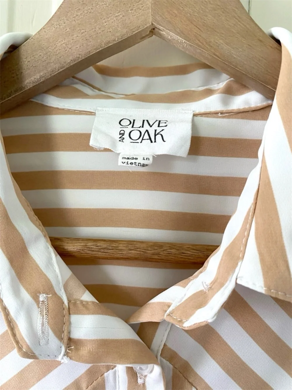 Olive & Oak Tan White Striped Button Down Blouse Womens Small Long Sleeve - Picture 9 of 12